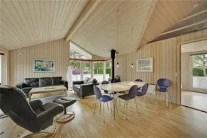 Children-friendly house with sauna, hot tub & BBQ - Image 2