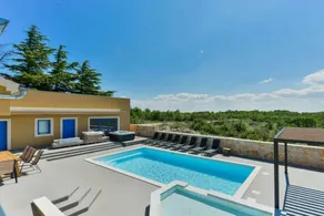 Fully equipped villa with pool & terrace | Pet-friendly - Image 3