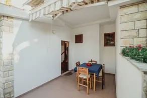 Charming flat with BBQ & garden | Sea view | Pets allowed - Image 3