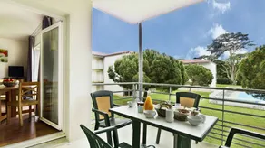 Wohnung mit Pool und Terrasse - Image 2