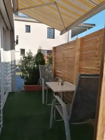 Appartement de vacances avec jardin, barbecue et terrasse | Vue jardin - Image 3