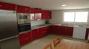 Acogedor apartamento apta para familias con piscina, barbacoa y terraza | Vistas a la montaña | Ideal para trabajar remoto | Se admiten mascotas - Image 5