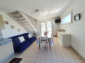 Holiday home with garden & barbeque - Image 2
