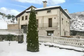 Holiday home with garden, terrace & barbecue | Mountain view - Image 2