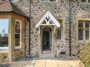 Family-friendly cottage with terrace & garden - Image 3