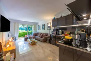Fully equipped pleasant flat with pool, terrace & garden | Next to Promenade des Anglais | Beach nearby - Image 3
