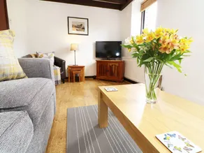 Fully equipped cottage with garden - Image 3