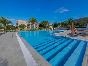 Holiday apartment with pool - Image 2