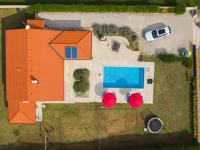 House with terrace, private pool & barbeque - Image 4