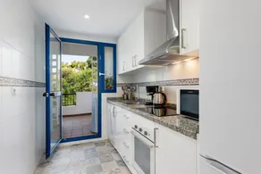 Ferienwohnung mit Pool und Terrasse | Stadtblick - Image 5