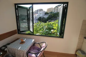 Flat with barbeque & garden | City view - Image 3