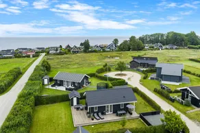 Holiday home with terrace, barbeque & garden - Image 2