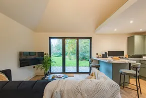 Cottage with garden & terrace - Image 2
