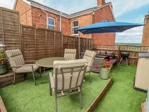 Cottage with BBQ & garden - Image 2