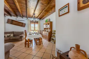 Familienorientiertes Ferienhaus mit Pool, Garten und Grill | Bergblick | Haustiere sind willkommen - Image 5