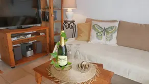 Ferienwohnung mit Pool, Grill und Garten | Meerblick - Image 3