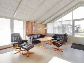 Pleasant holiday home with sauna | Beach nearby | Pet-friendly - Image 4