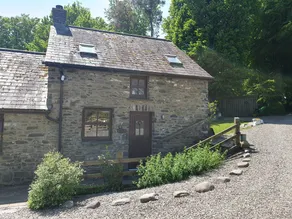 Cottage with garden - Image 2