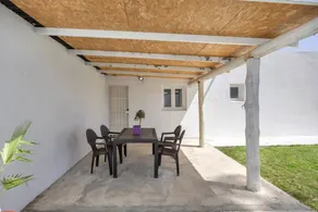 Casa totalmente equipada con internet de alta velocidad, jardín y piscina privada | Vistas al jardín - Image 2