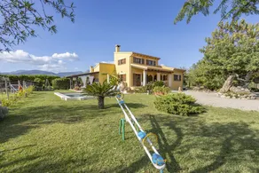 Fully equipped lovely holiday home with terrace, garden & private pool - Image 4