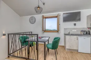 Charming dedicated room with garden & terrace - Image 2