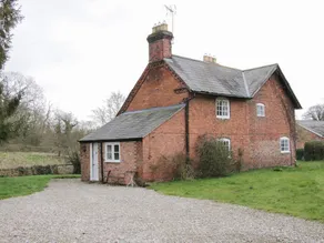 Fully equipped cottage with garden | Pets allowed - Image 2