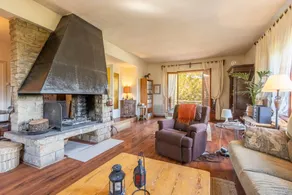 Fully equipped holiday home with terrace, barbeque & private pool | Garden view | Perfect for remote work | Pet-friendly - Image 2