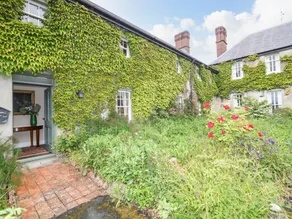 Fully equipped cottage with garden & BBQ - Image 5