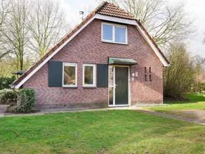 Family-oriented wonderful bungalow with heated pool, sauna & terrace - Image 4