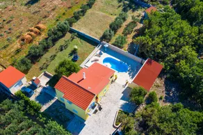 Villa with terrace, private pool & barbeque - Image 4