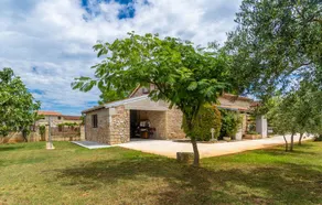 Fully equipped nice villa with barbeque & terrace | Pet-friendly - Image 2