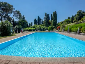 Fully equipped spacious apartment with garden & pool | Lake view - Image 5