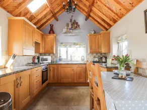 Cottage with garden - Image 5