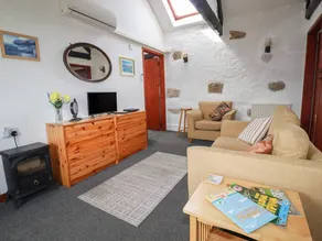 Cottage with garden - Image 3