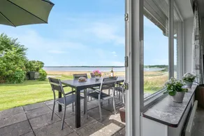 Fully equipped holiday home with terrace | Water view | Close to the beach | Pet-friendly - Image 2