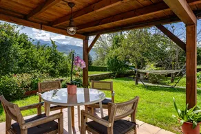 Ferienhaus mit Grill, Terrasse und Garten | Bergblick - Image 2