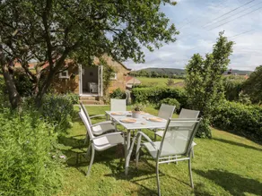 Cottage with garden - Image 3