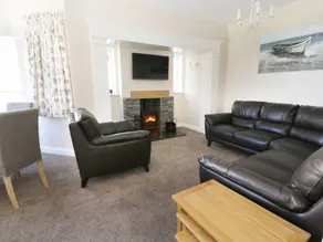 Cottage with garden & BBQ | Beach view - Image 5