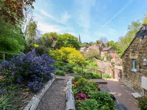 Cottage with garden - Image 3
