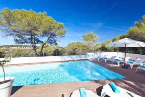 Villa with garden, private pool & BBQ - Image 3