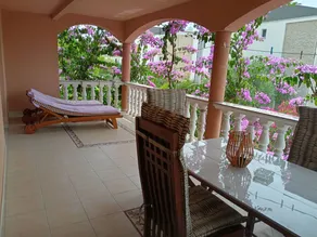 Appartement avec barbecue, terrasse et jardin - Image 4