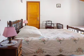 Gästezimmer „La Glycine“ mit gemeinsamer Terrasse und Garten, WLAN - Image 3