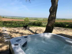 Fully equipped cottage with garden & jacuzzi | Dogs allowed - Image 2
