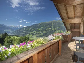 Espectacular apartamento ideal para familias con jardín, barbacoa y sauna | Vistas a la montaña - Image 2