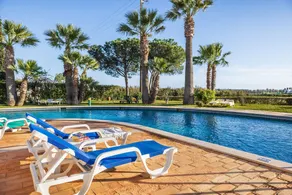 Appartement de vacances avec piscine, jardin et terrasse | Vue jardin - Image 4