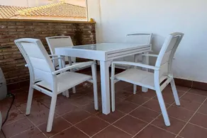 Holiday home with garden & terrace - Image 4