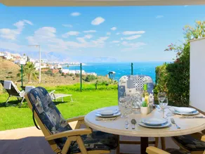 Flat with garden, pool & terrace | Sea view - Image 3