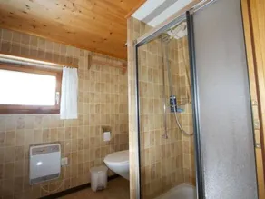 Holiday apartment with garden & barbecue - Image 4