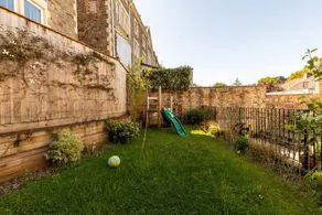 Family-oriented pleasant house with fast internet & garden - Image 5