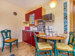Holiday apartment with garden & barbeque - Image 5